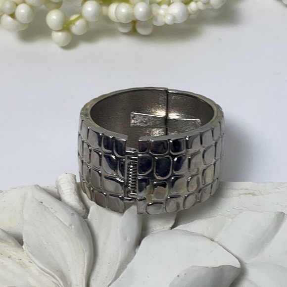 SILVER Clamp Bracelet Turtle Shell Design - Picture 4 of 8